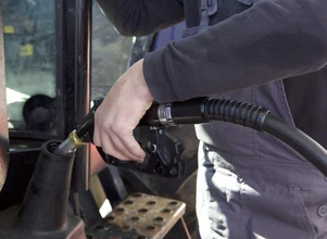 Ceny paliw nadal w górę. Rolnicy mają problem z zakupem oleju napędowego w hurcie