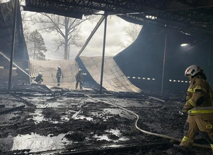 Gigantyczny pożar kurnika w Ruskiej Wsi – milionowe straty