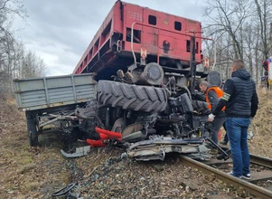 Tragedia pod Rybnikiem: pociąg zderzył się z ciągnikiem, zginął rolnik