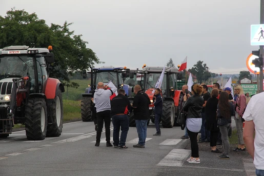 Trwa protest AgroUnii w Rękoraju! Ciągniki blokują rondo przy A1